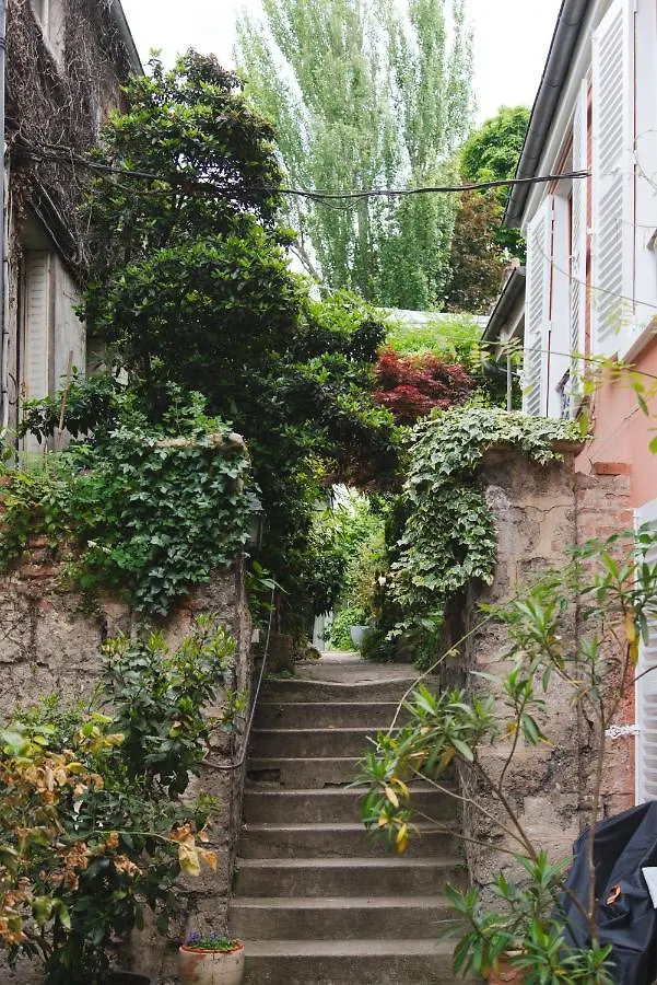 Le Grand Maulnes Bed & Breakfast Paris France